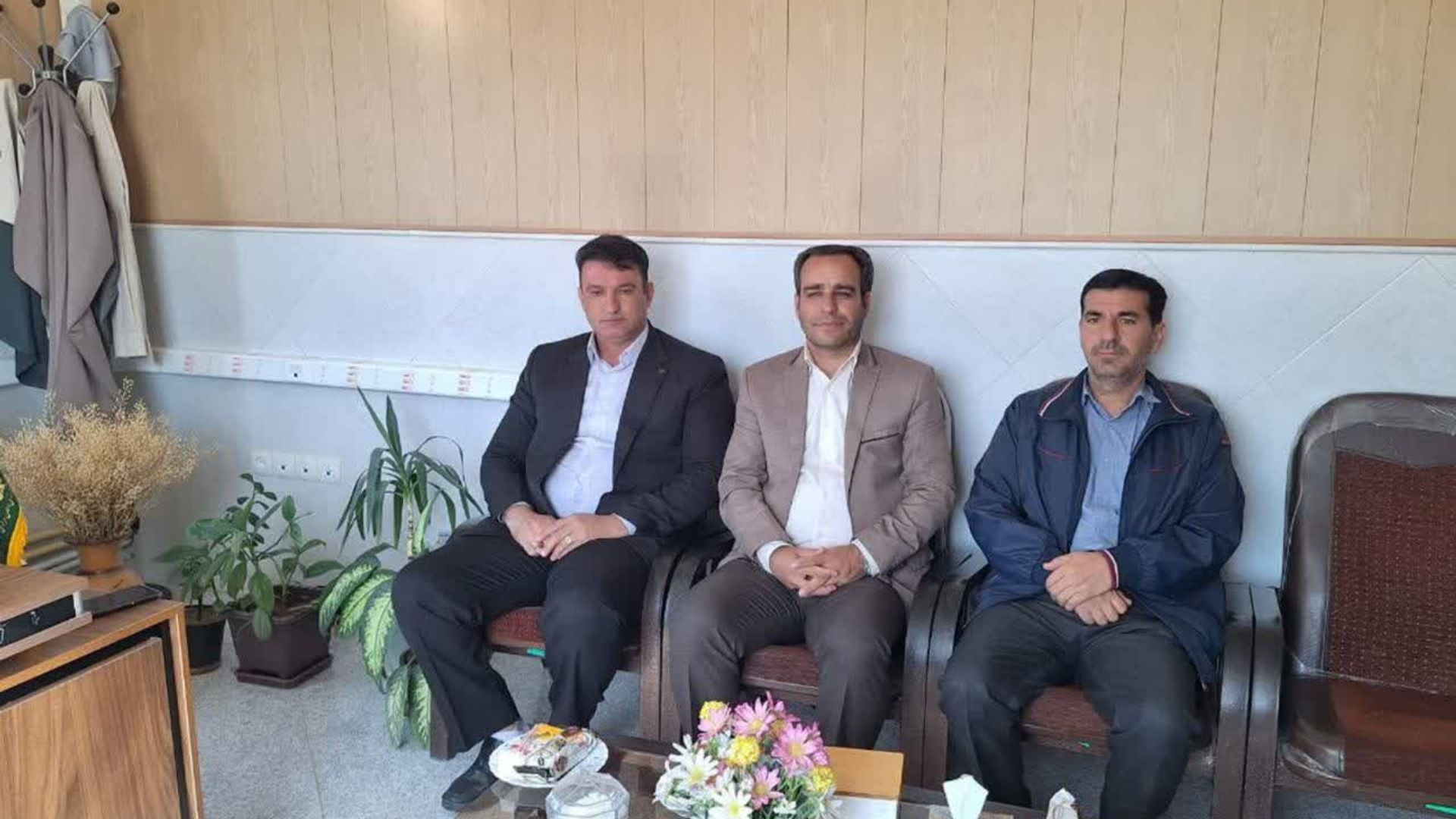 بازدید معاون امور هماهنگی مجتمع‌های اداری شهرستان کمیجان از ادارات شهرستان