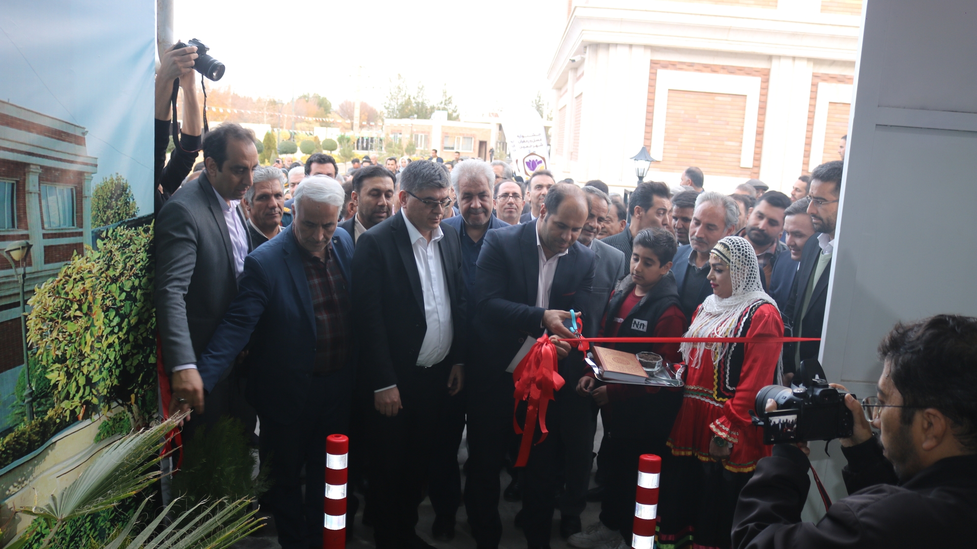 اولین جشنواره عسل و زعفران شهرستان خمین برگزار شد