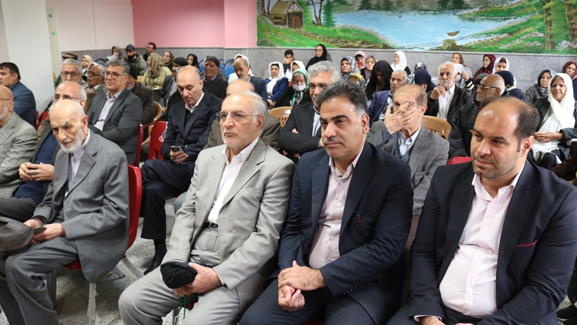 استانداران ادوار استان مرکزی از موسسه خیریه سخای شهرستان خمین بازدید کردند