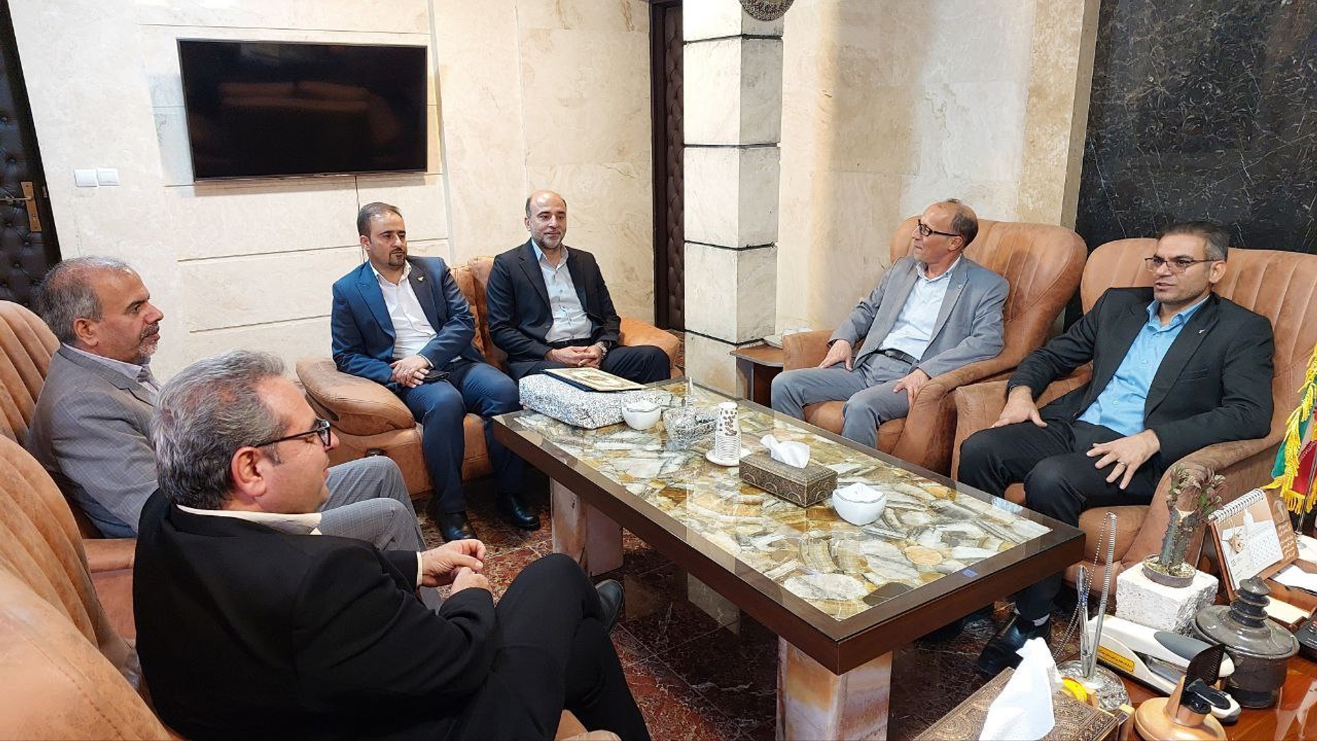 مراسم تکریم رئیس سابق و معارفه سرپرست جدید اداره پست شهرستان محلات برگزار شد.
