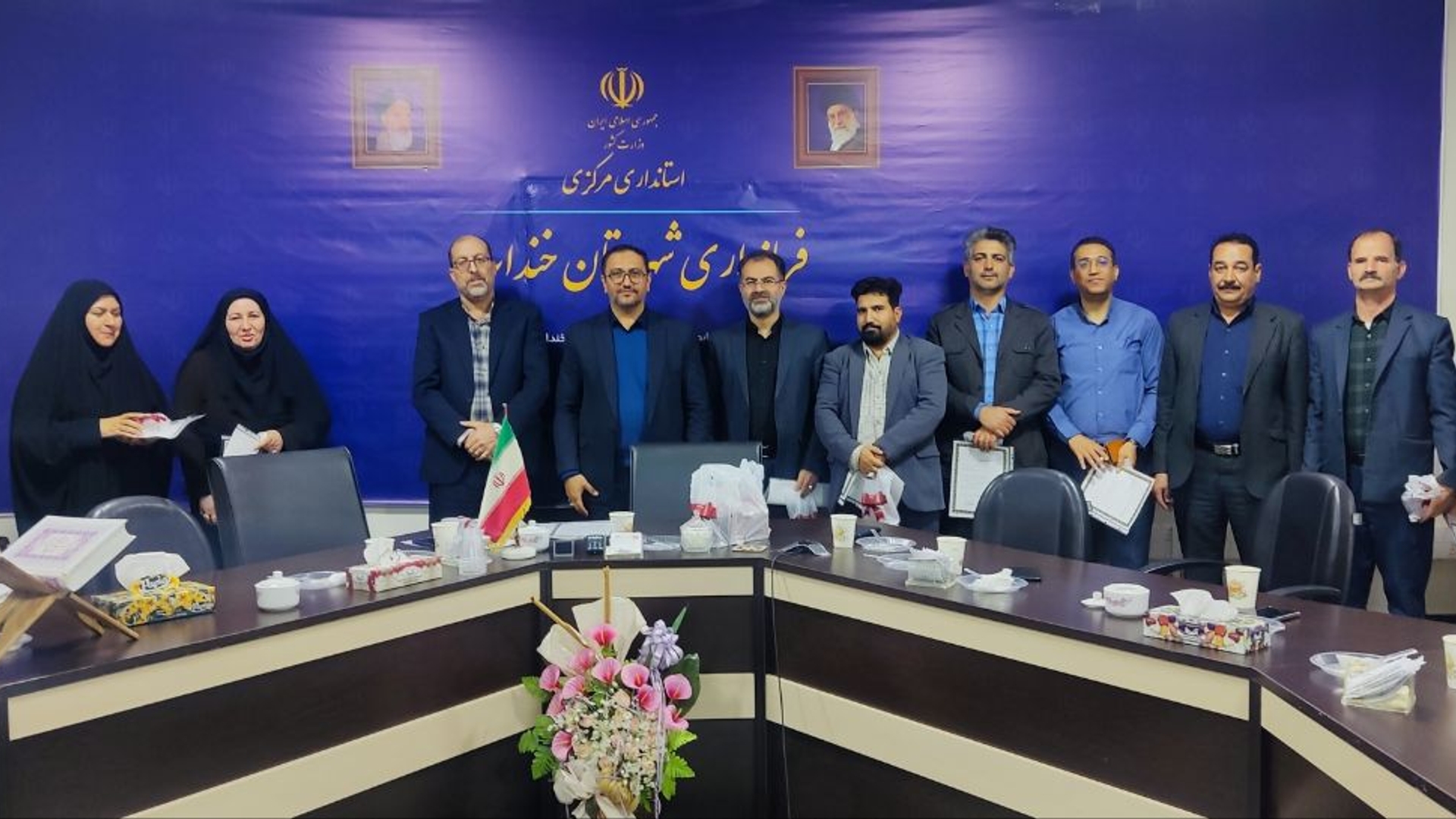 🔘 قدردانی فرماندار خنداب از بانوان شاغل همزمان با ولادت حضرت زهرا(س) و روز زن