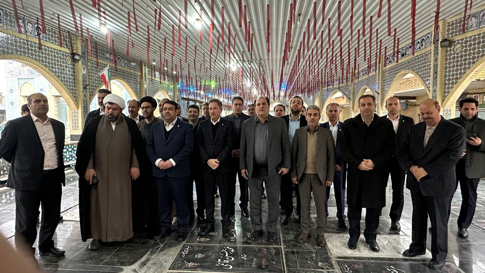 مزار شهدا در شهرستان ساوه گلباران شد