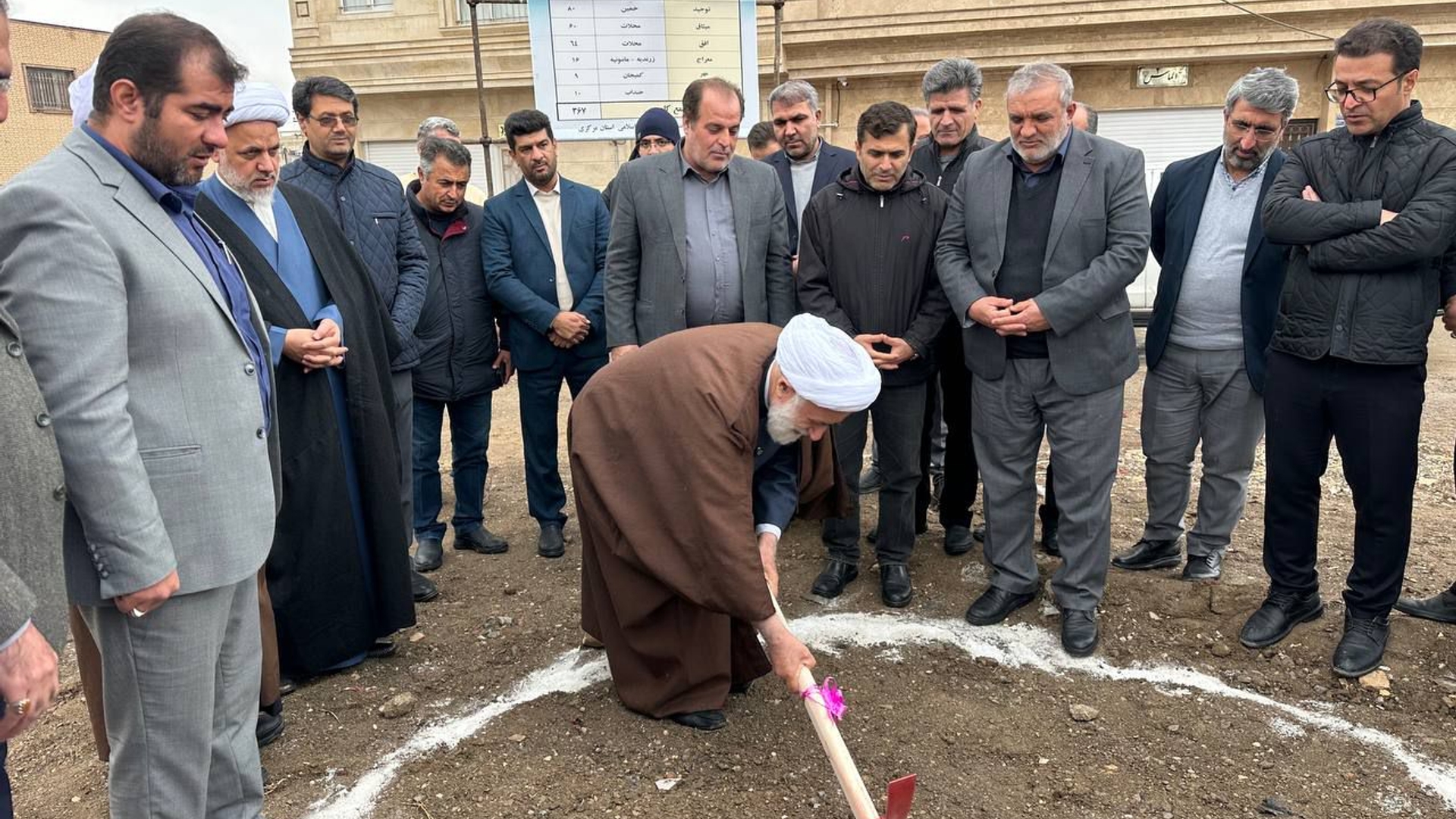 آغاز عملیات اجرایی ساختمان اداری بنیاد مسکن و ۸۰ واحد مسکن محرومین در ساوه