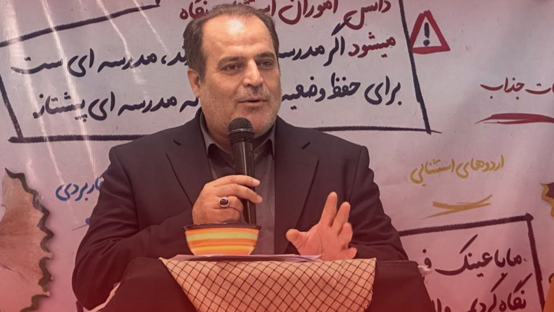 حضور سرزده فرماندار ویژه ساوه در جشن یلدای مدرسه استثنایی بهشت