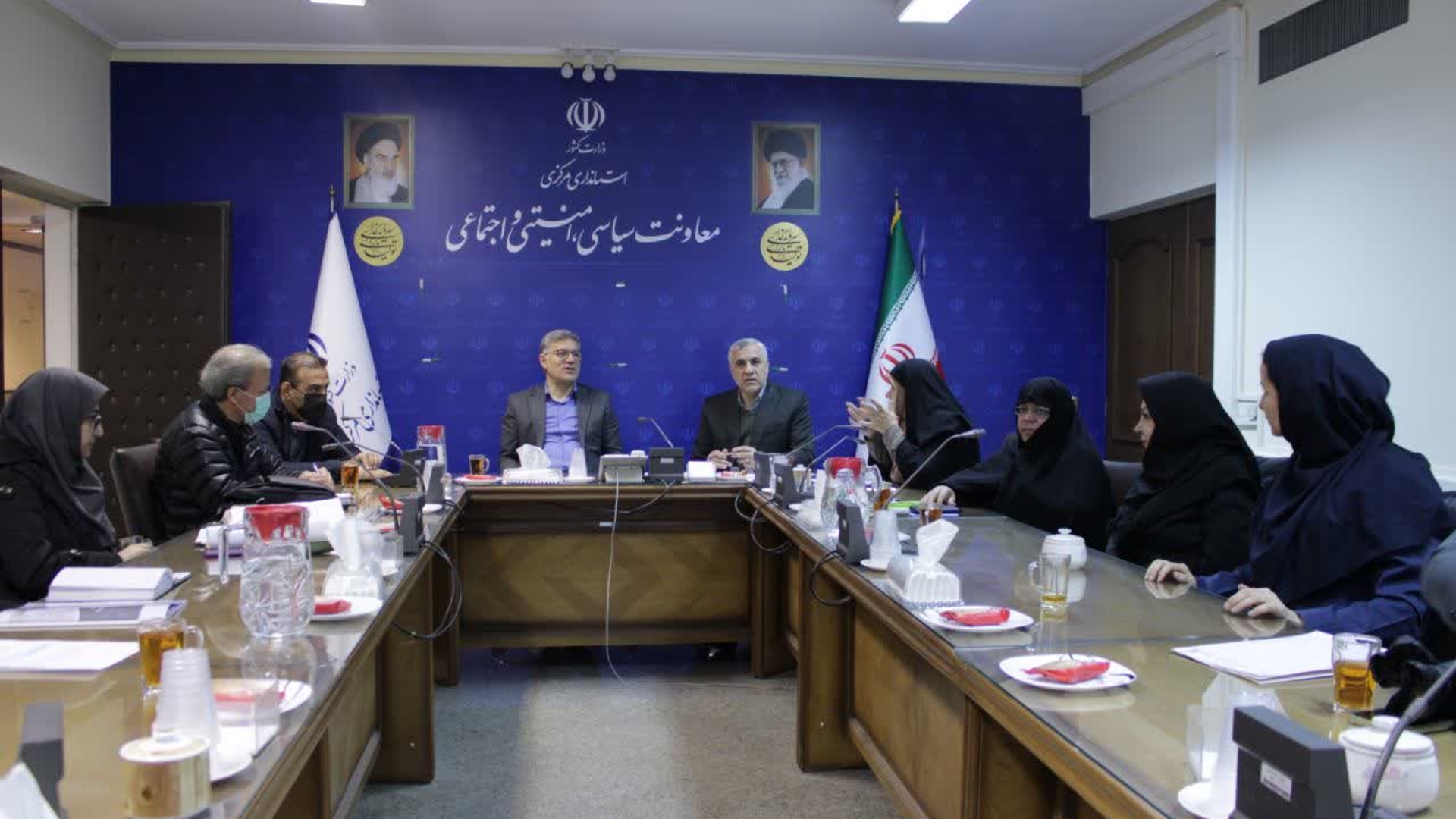 یازدهمین جلسه شورای اجتماعی استان، به صورت مشترک با شورای پیشگیری از وقوع جرم و کارگروه اجتماعی، فرهنگی، سلامت، زنان و خانواده، صبح امروز در سالن جلسات امیرکبیر استانداری برگزار شد.