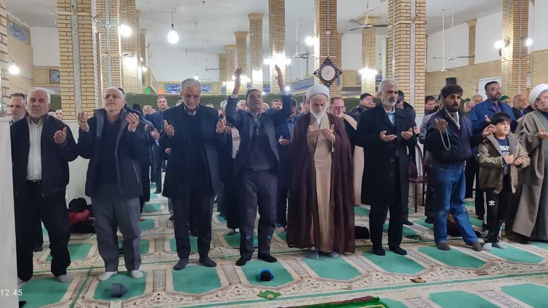 نماز وحدت‌بخش جمعه شهرستان زرندیه به امامت حجت‌الاسلام والمسلمین ابراهیمی اقامه شد