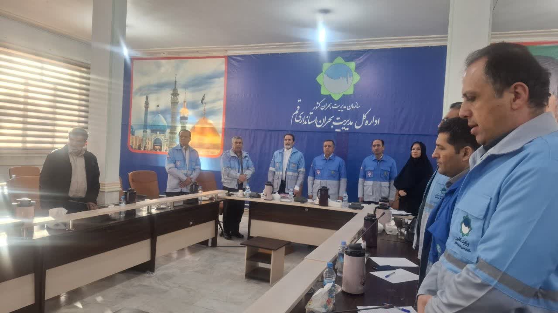 بازدید سید مرتضی میری سرپرست اداره‌کل مدیریت بحران استان مرکزی از اداره‌کل مدیریت بحران استان قم

در راستای بازرسی و ارزیابی عملکرد استان‌ها در حوزه مدیریت بحران و بر اساس بازبینه ابلاغی سازمان مدیریت بحران کشور، سرپرست اداره‌کل مدیریت بحران استان مرکزی به همراه جمعی از همکاران، از اداره‌کل مدیریت بحران استان قم بازدید کردند.
در جریان این بازدید، ضمن بررسی اقدامات، برنامه‌ها و ظرفیت‌های حوزه مدیریت بحران استان قم، فرآیندهای پیشگیری، آمادگی و پاسخ به بحران‌ها مورد ارزیابی قرار گرفت و موضوعات مرتبط با ارتقای هماهنگی، تبادل تجربیات و تقویت همکاری‌های بین‌استانی مورد بحث و تبادل نظر قرار گرفت.

سه شنبه ۷ بهمن ۱۴۰۴