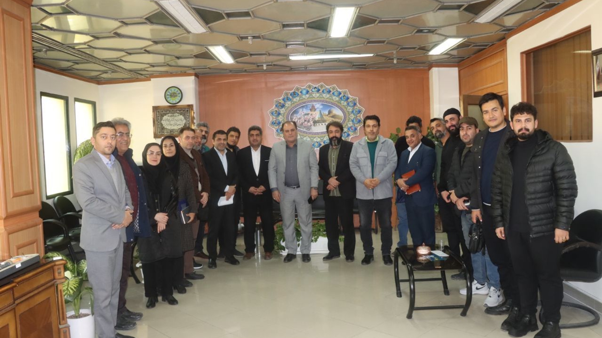 گزارش تصویری از نشست هنرمندان حوزه نمایش با دکتر سید مهدی حسینی معاون استاندار و فرماندار ویژه شهرستان ساوه