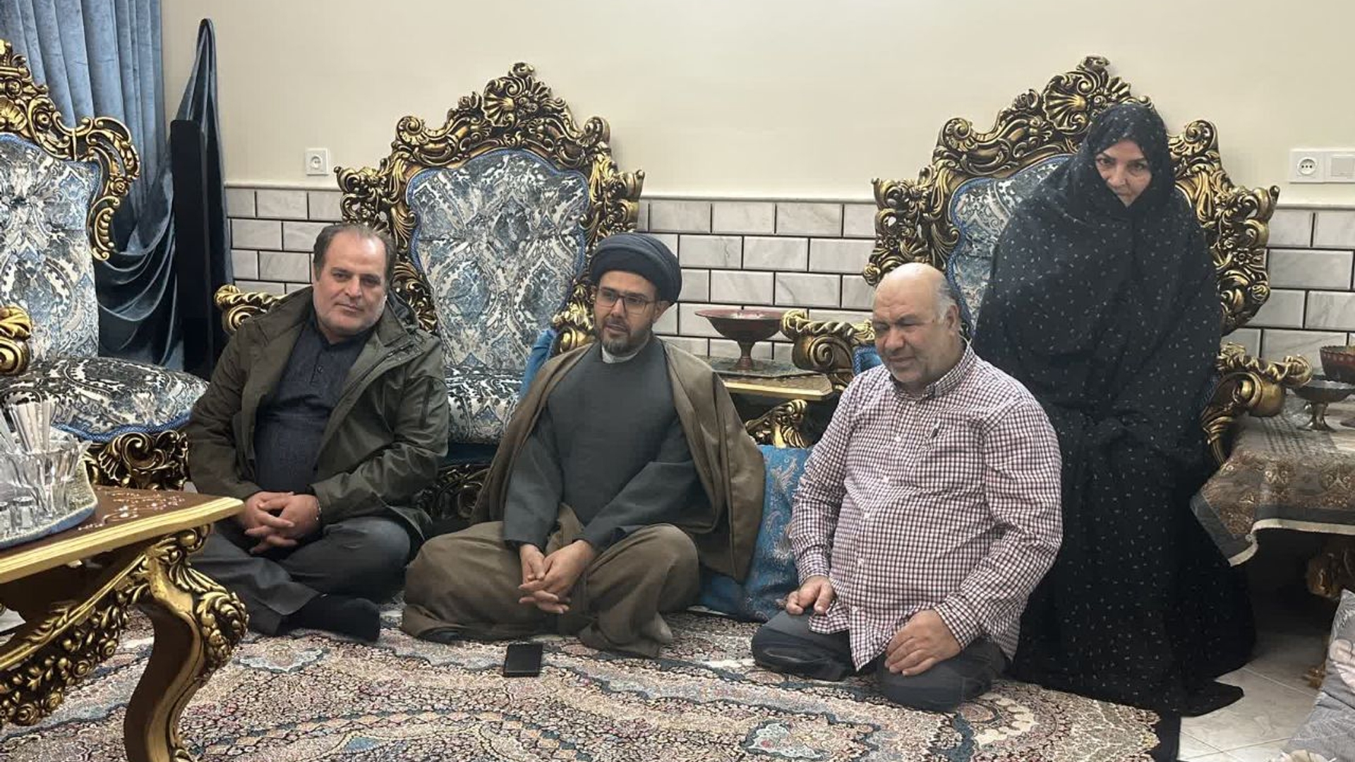 دیدار دکتر حسینی با دو جانباز سرافراز دفاع مقدس