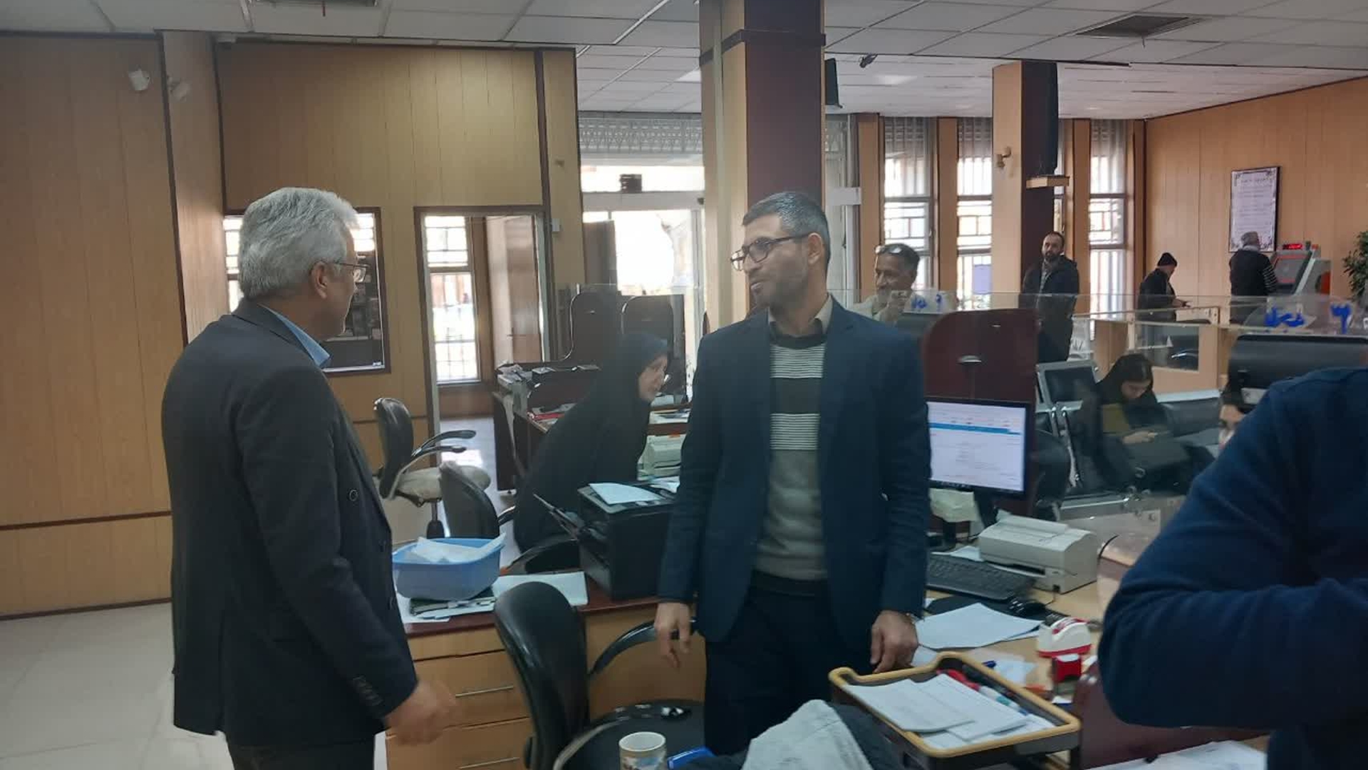 بازدید سرزده فرماندار زرندیه از بانک مسکن شعبه زرندیه