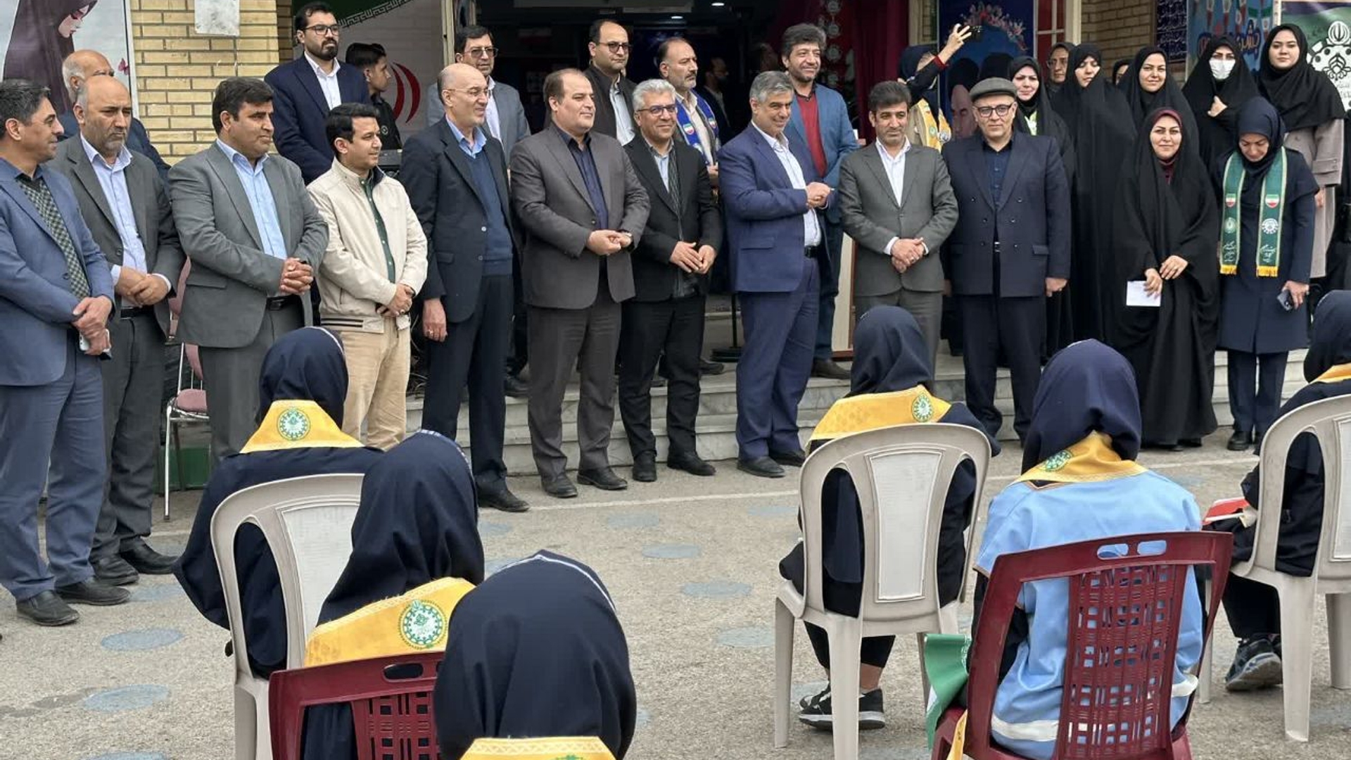 تاکید استاندار مرکزی بر پیشتازی استان در انرژی‌های تجدیدپذیر در جمع دانش‌آموزان