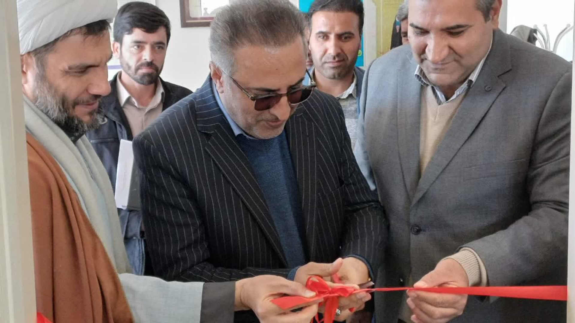 با حضور مدیرکل تعاون، کار و رفاه اجتماعی استان مرکزی، فرماندار و امام جمعه شهرستان کمیجان، شعبه تشخیص اداره کار در شهرستان کمیجان افتتاح و احکام اعضای این شعبه به صورت رسمی ابلاغ شد.

🔻افتتاح شعبه تشخیص اداره کار شهرستان کمیجان با حضور مسئولان استانی و شهرستانی