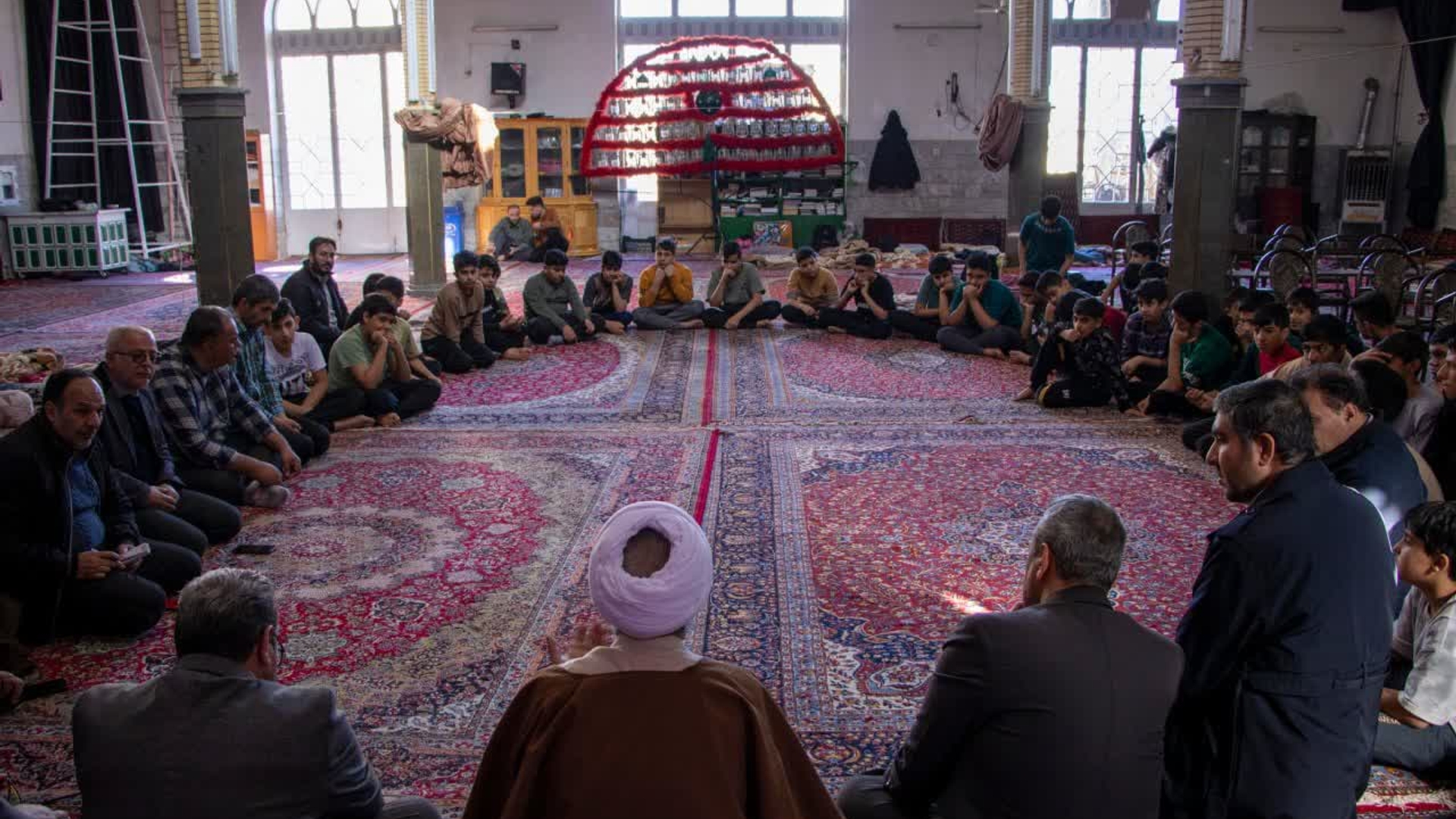 حضور فرماندار شهرستان محلات در جمع دانش‌آموزان معتکف