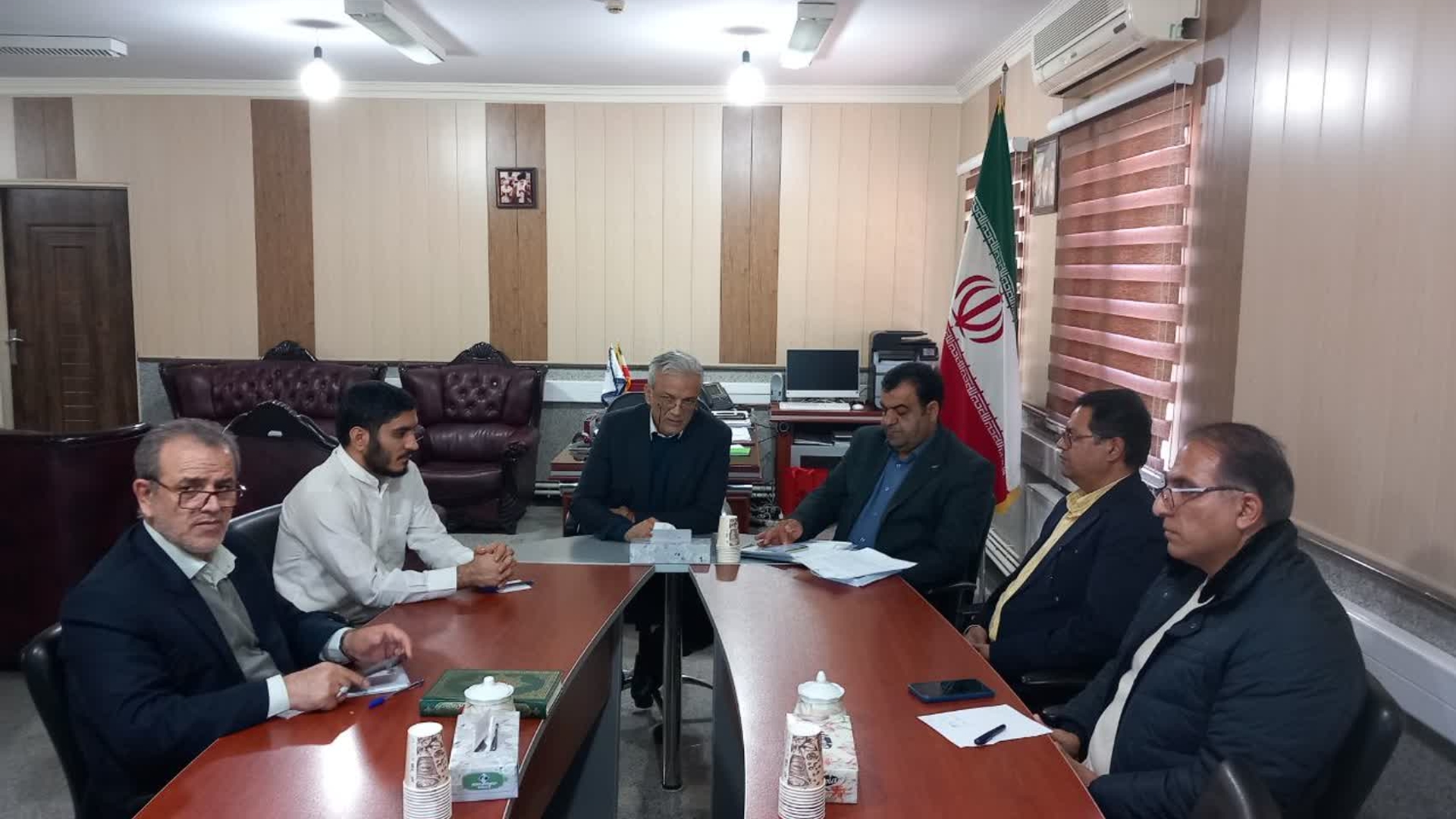 جلسه هماهنگی ساماندهی و تأمین سوخت مینی‌بوس‌ها و کامیون‌های شهرستان زرندیه برگزار شد