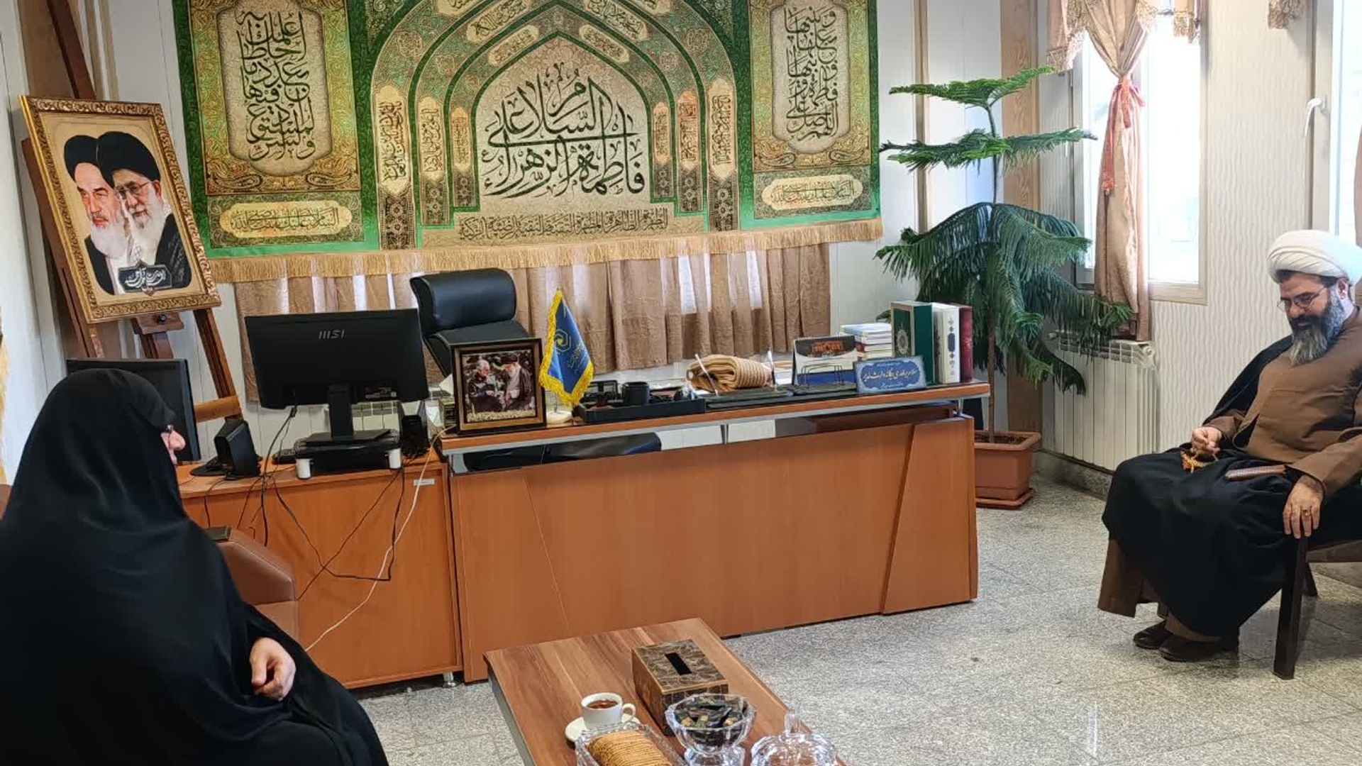 دیدارمفتح زاده مدیرکل امور زنان وخانواده استانداری باحجت الاسلام درگاهی مدیرحوزه های علمیه خواهران استان