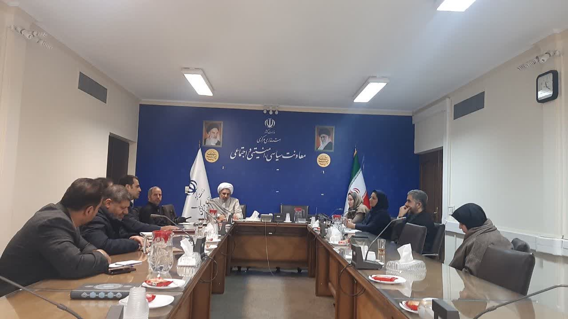 دومین جلسه کارگروه اشتغال زنان و خانواده در راستای تفاهم نامه سه جانبه شمیم خدمت(دفتر امور زنان وخانواده استانداری ،اداره کل اوقاف وامور خیریه، مرکز آموزش فنی وحرفه ای)جهت توانمند سازی بانوان وتعریف فرآیند پرداخت تسهیلات اشتغال زایی ازطریق صندوق وقف ماندگارتشکیل شد ودراین خصوص  تصمیماتی  اتخاذ گردید.


چهارشنبه ۱ بهمن ۱۴۰۴