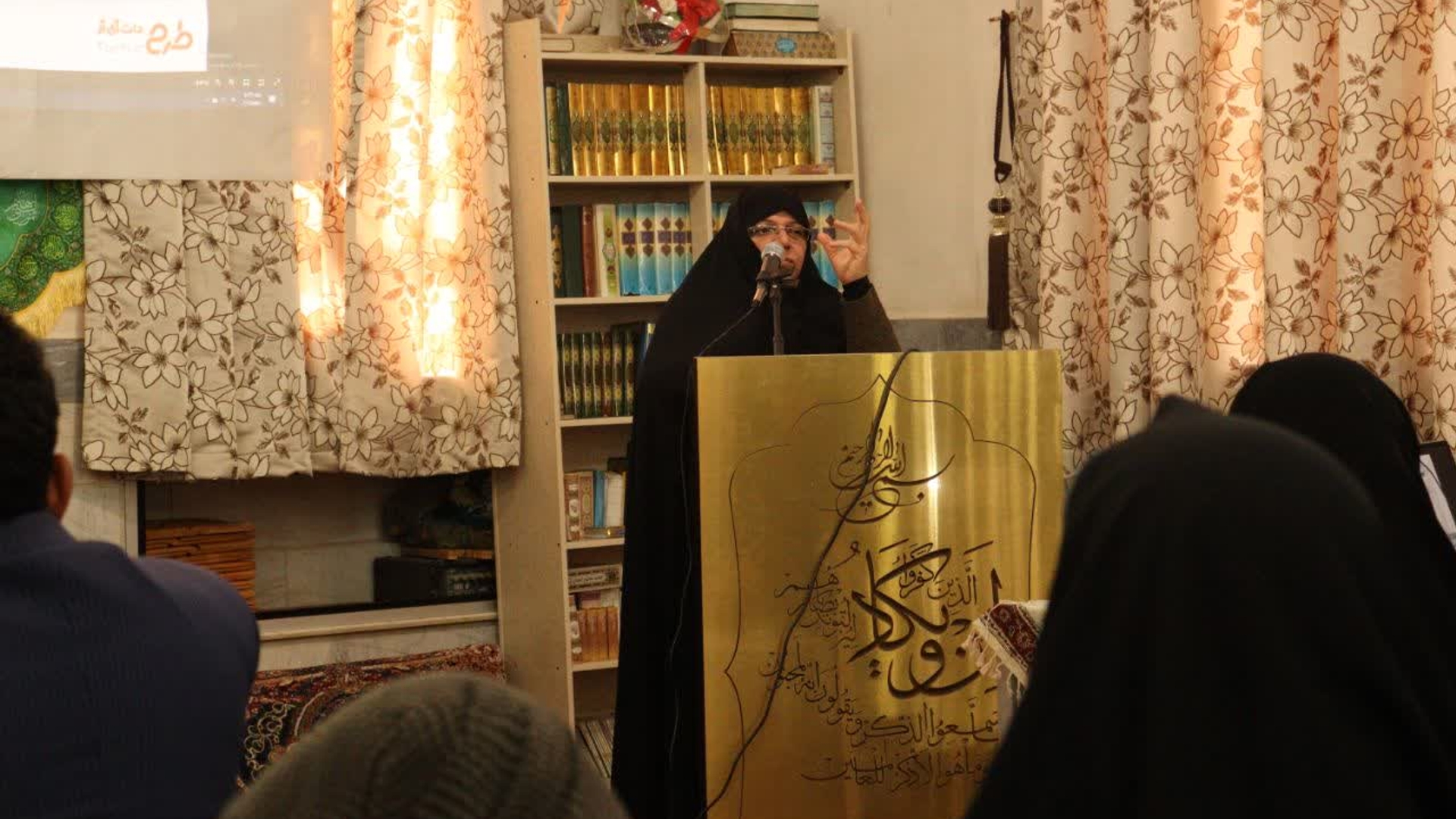 حضور مفتح زاده مدیرکل امور زنان وخانواده استانداری در گرد همایی بانوان ایثارگرشهرداود آباد

🔹مفتح زاده در این مراسم با بیان خاطرات و روایتگری نقش بانوان بویژه دانش آموزان ودانشجویان دختر در دوران دفاع مقدس هشت ساله، بر باور توانمندیهای بانوان وتأثیرگذاری آنها در حوزه های مختلف به عنوان مهمترین سرمایه اجتماعی کشور واستان تأکید کرد.  

 دوشنبه ۱۳ بهمن ۱۴۰۴