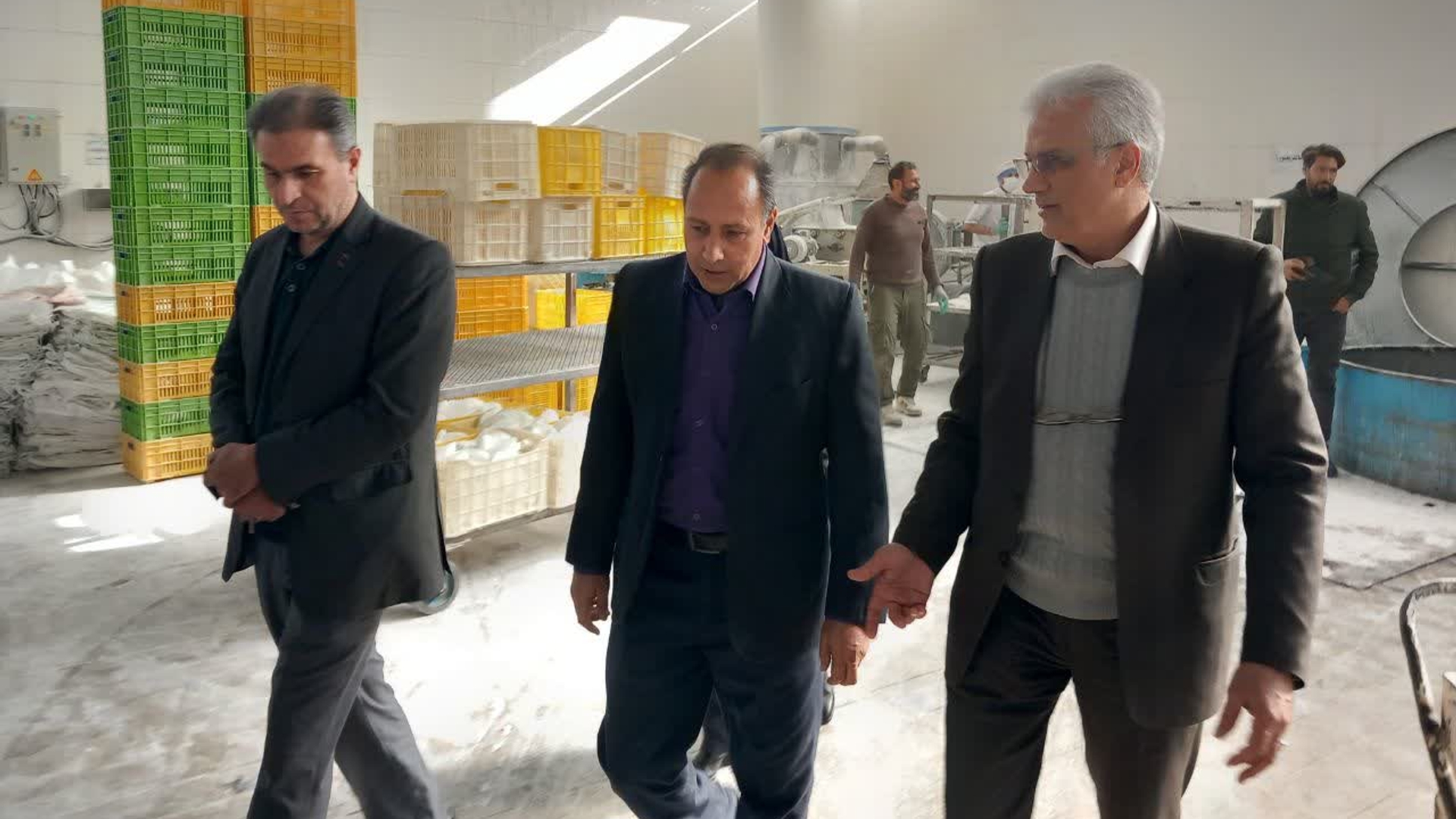 بازدید فرماندار شهرستان زرندیه از شرکت مهر آرا انیل