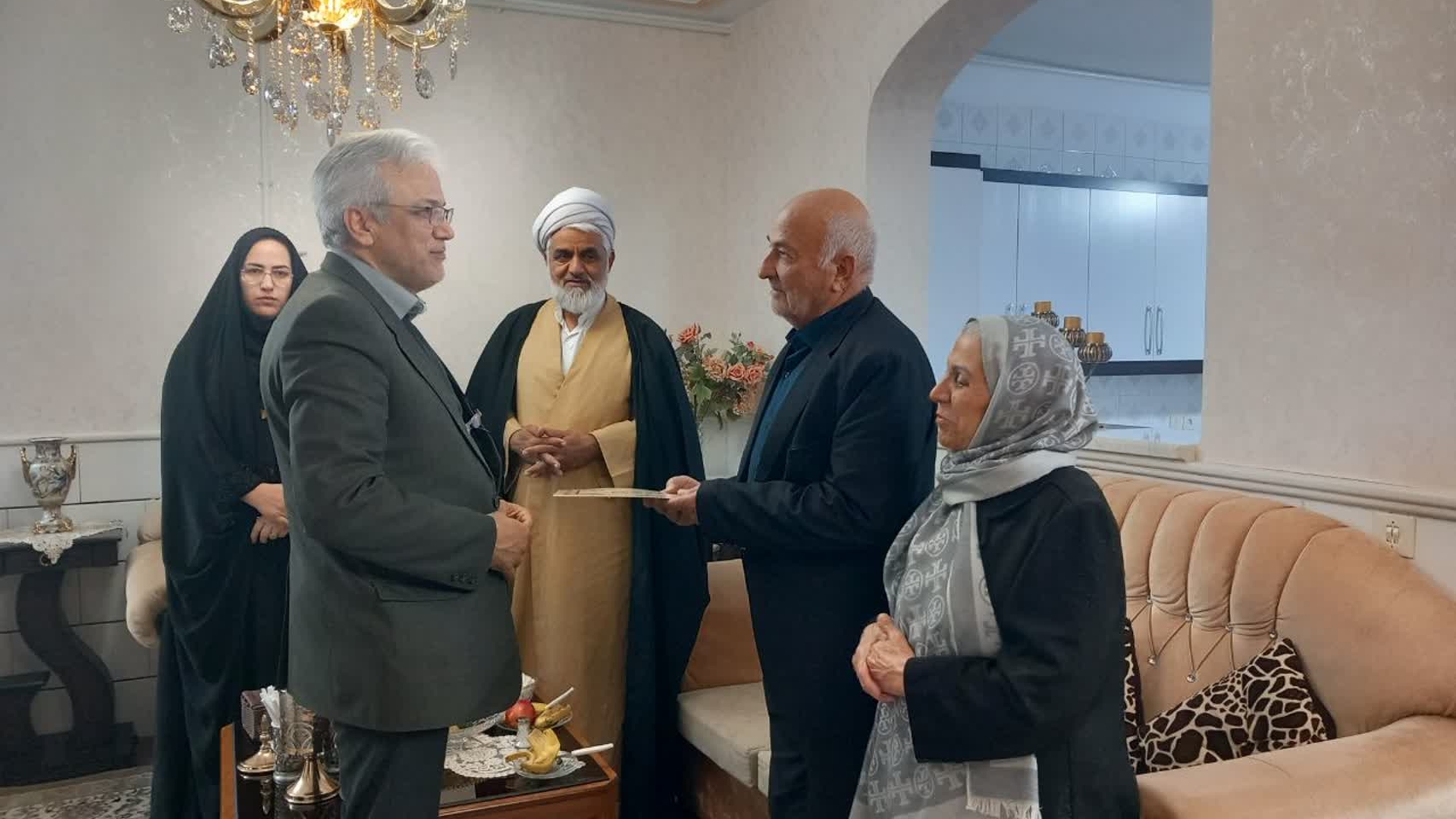 تجلیل از جانباز ۲۵ درصد نعمت فیلسوف طاهری به مناسبت روز جانباز
