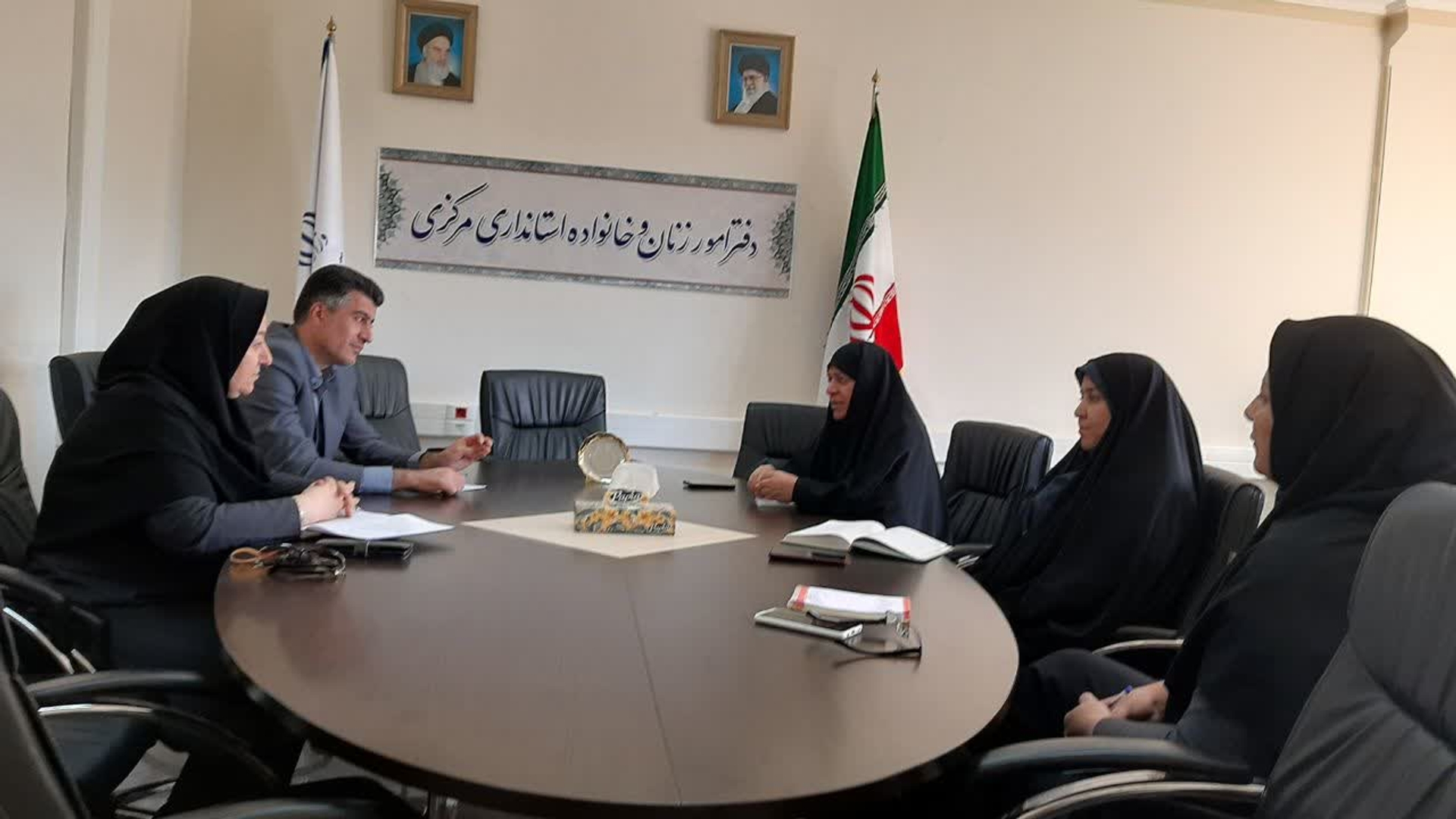 نشست همکاری اداره کل زنان و خانواده استانداری مرکزی با جهاددانشگاهی استان مرکزی برگزار شد