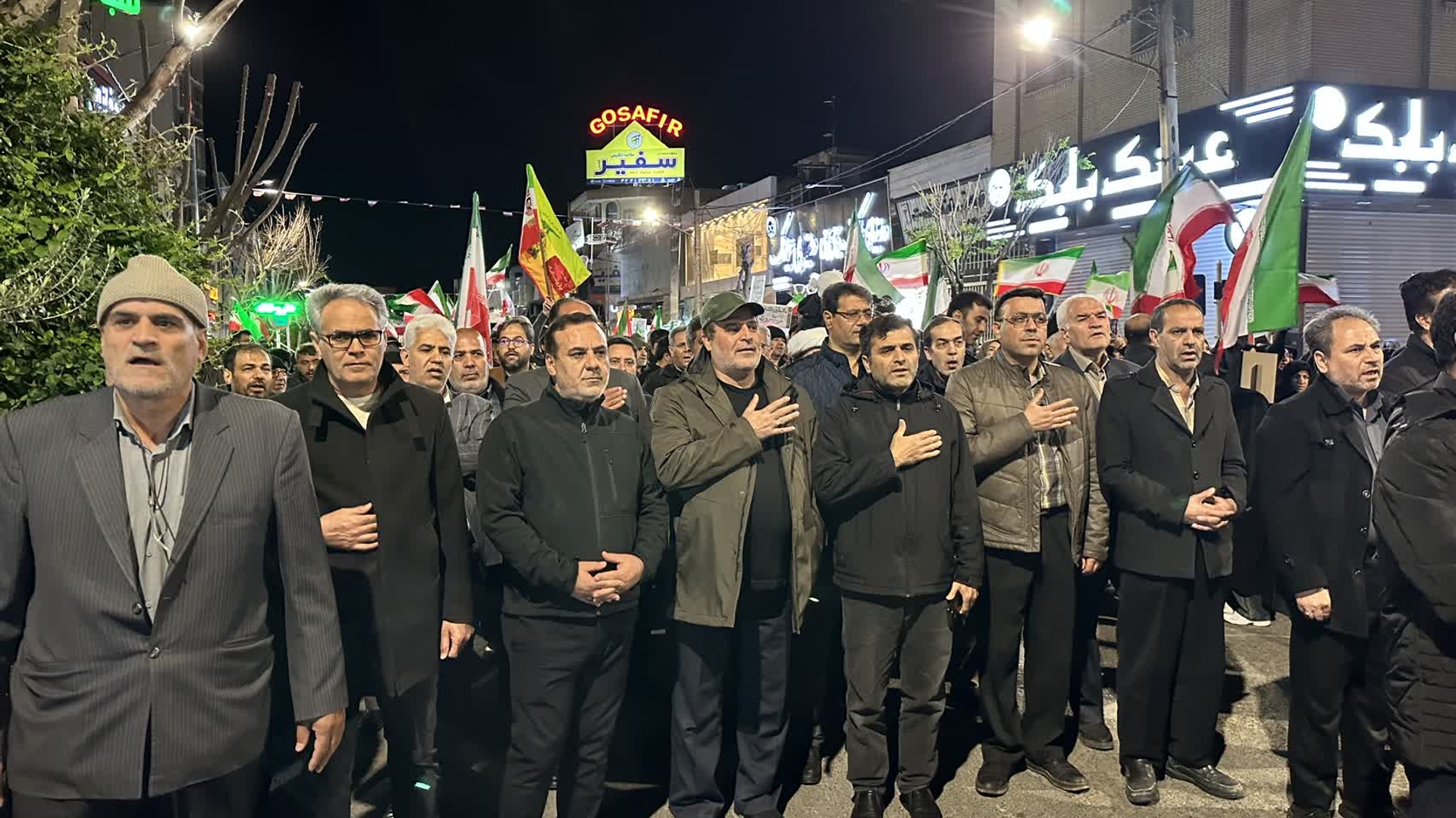 راهپیمایی پرشور و حماسی شهر ساوه با حضور دکتر سید مهدی حسینی معاون استاندار و فرماندار ویژه شهرستان ساوه، معاونین، بخشدار مرکزی و جمعی از مسئولین و با همت و اراده‌ی مردم انقلابی ساوه در بیعت با امام آیت‌الله خامنه‌ای برگزار شد.