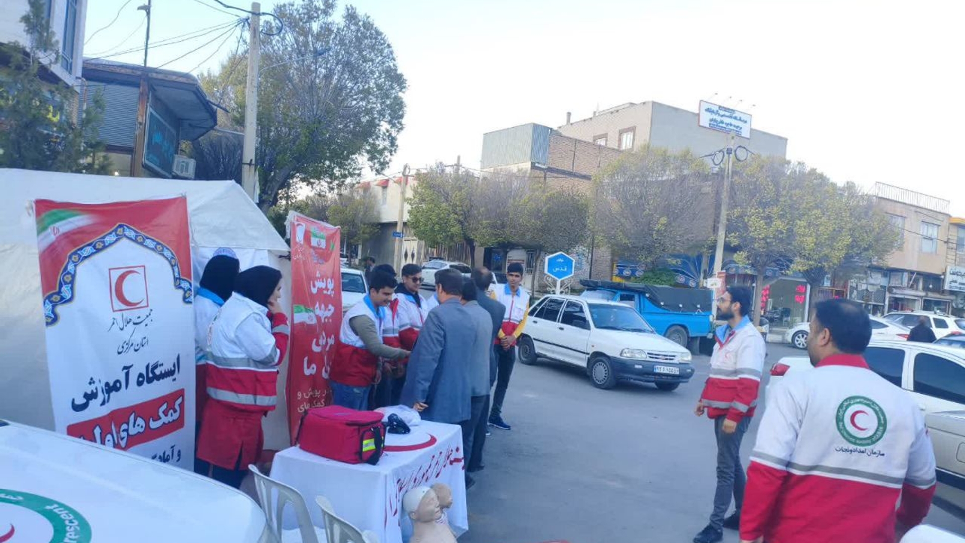 بازدید فرماندار از ایستگاه هلال احمر