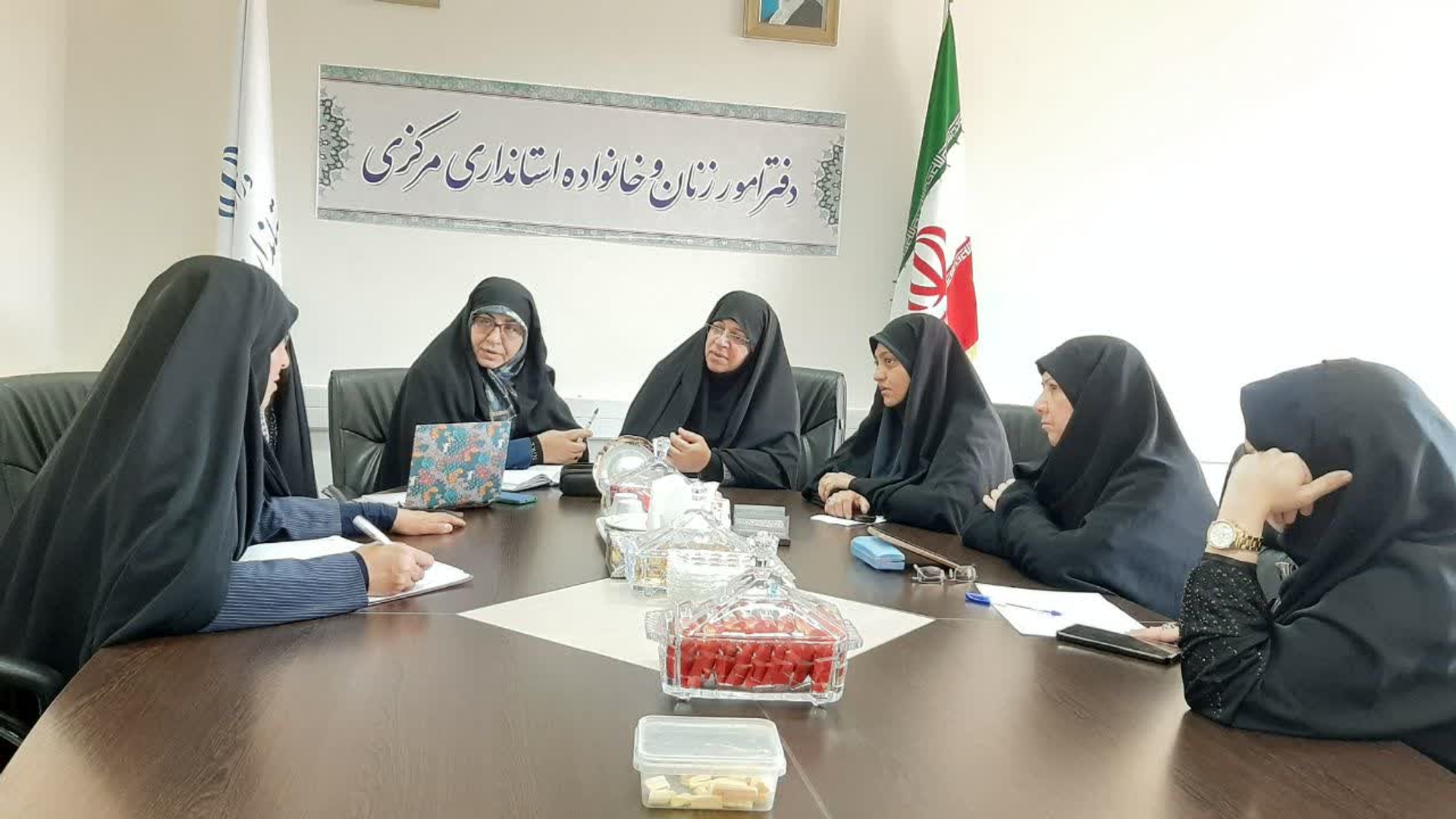 هفتمین جلسه هماهنگی برگزاری همایش دختران جانفدای ایران به مناسبت میلاد باسعادت حضرت فاطمه معصومه سلام الله علیها و روز دختر به ریاست مفتح زاده مدیر کل امور زنان وخانواده استانداری مرکزی  برگزار شد و سین برنامه برای اجرا بسته شد .