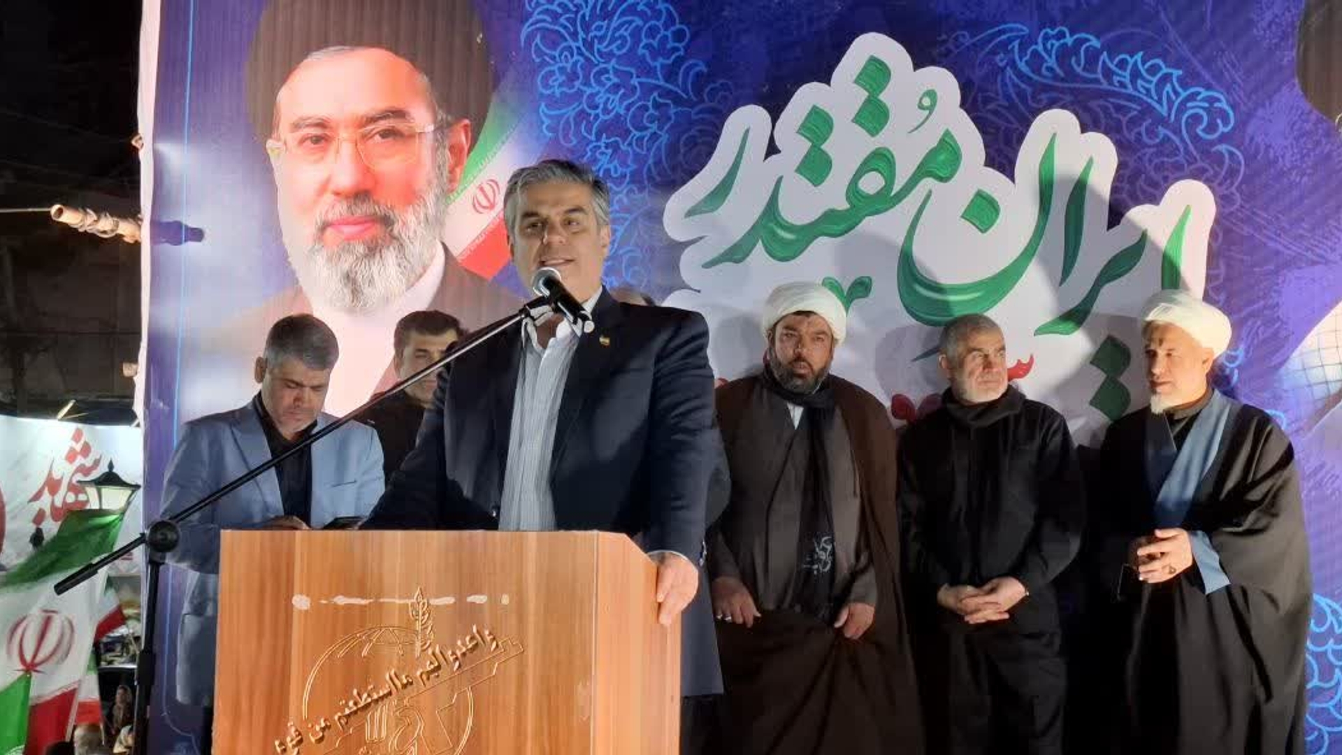 نیکزاد نائب رئیس مجلس شورای اسلامی در اجتماع شبانه مردم ساوه عنوان کرد:
ایران در برابر فشارها و تهدیدها عقب‌نشینی نمی‌کند