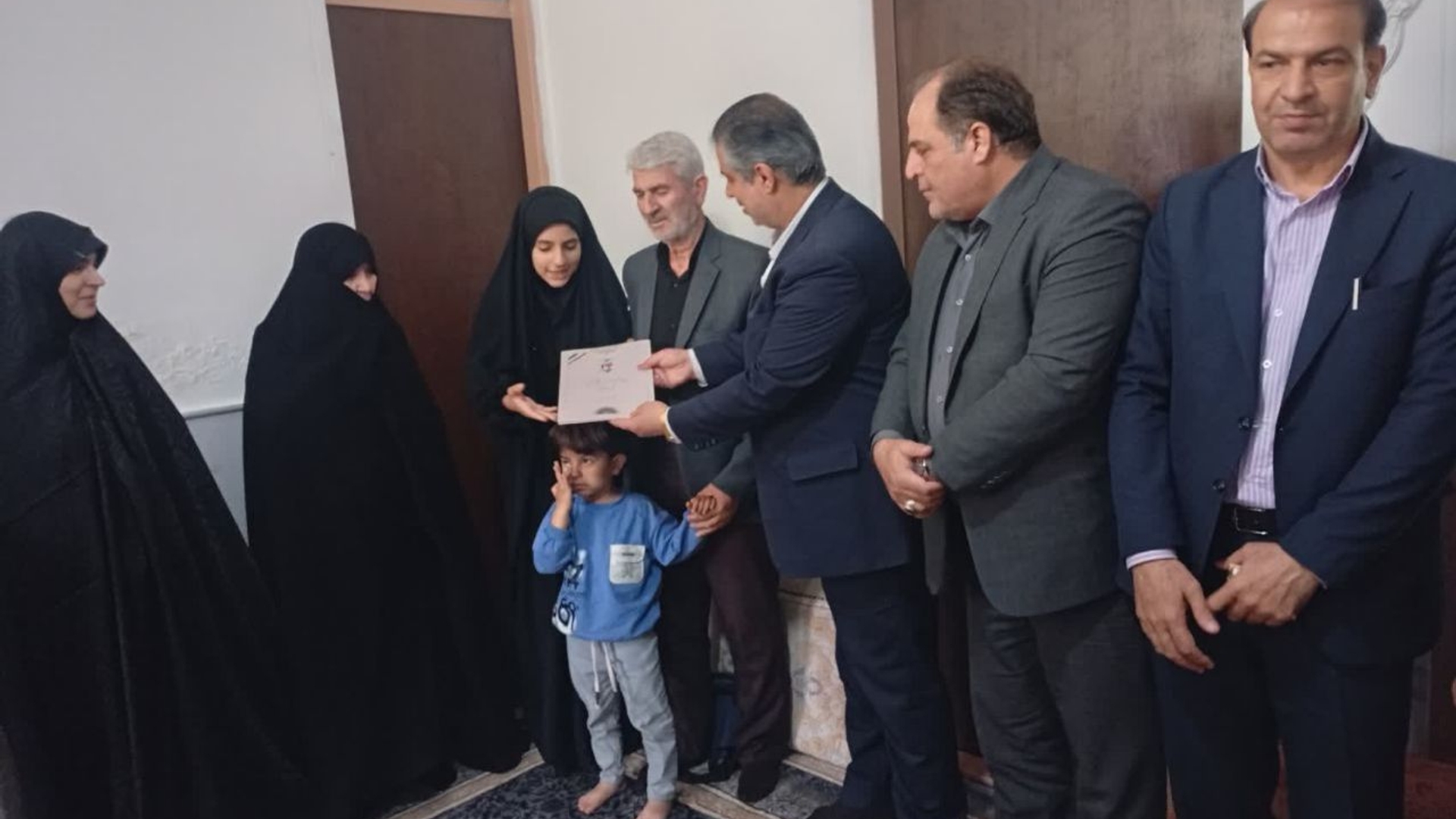 دیدار و تجلیل استاندار مرکزی از خانواده سردار شهید عباس کبیری