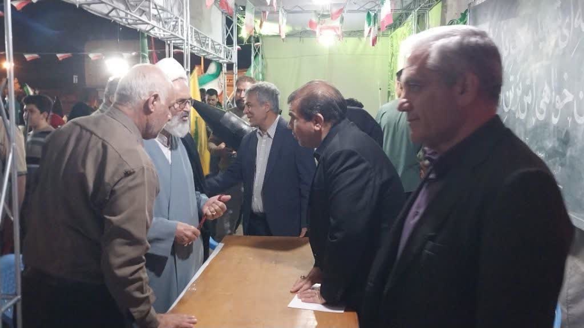 میز خدمت به شهروندان در هفتاد و هفتمین شب اجتماع پرندک