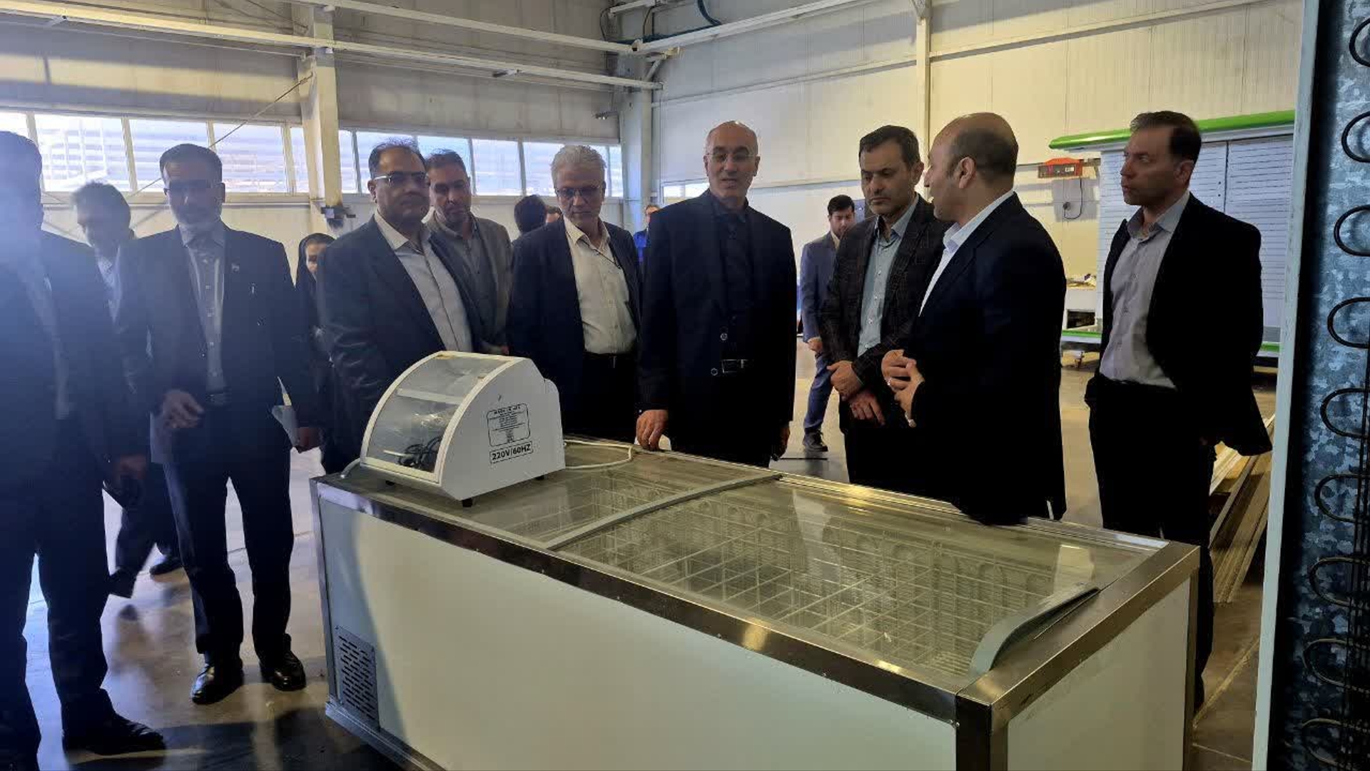 بازدید معاون اقتصادی استاندار از واحد تولیدی یخچال‌های اوگور آریا در مامونیه
