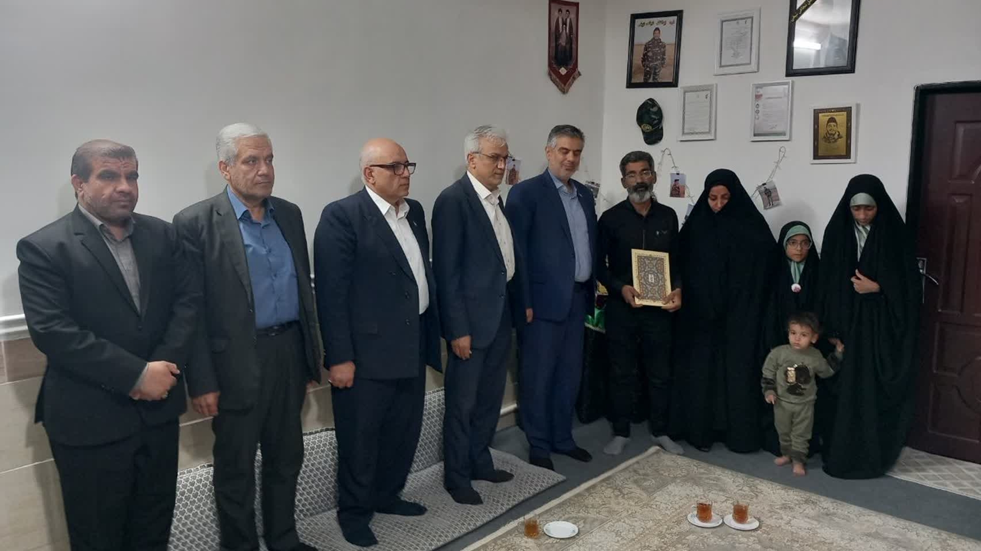 دیدار استاندار مرکزی با خانواده شهید والامقام «ابوالفضل شجاعی شیخی» در مامونیه