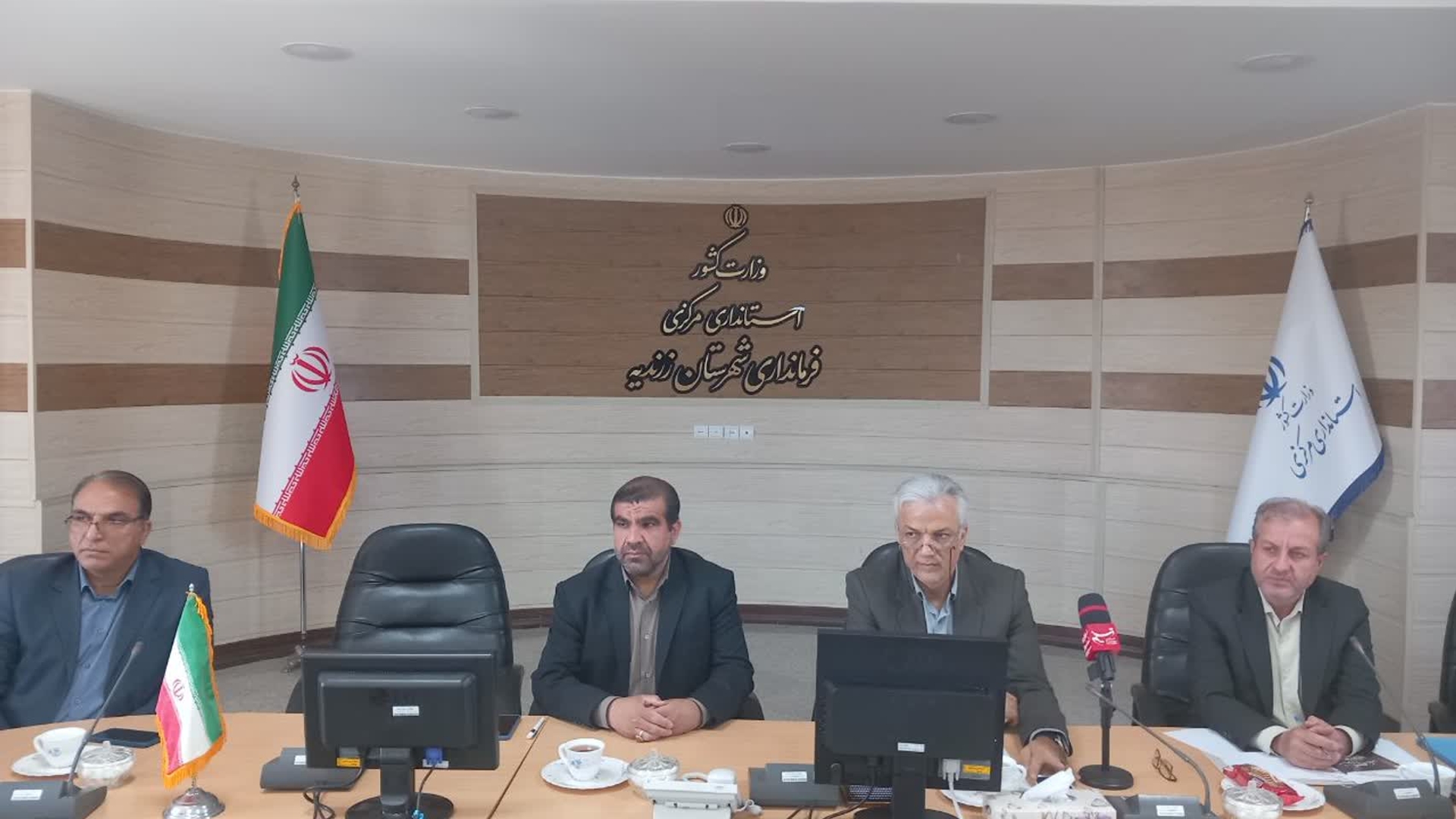 فرماندار زرندیه: فرهنگ کتاب‌خوانی باید از دوران کودکی نهادینه شود