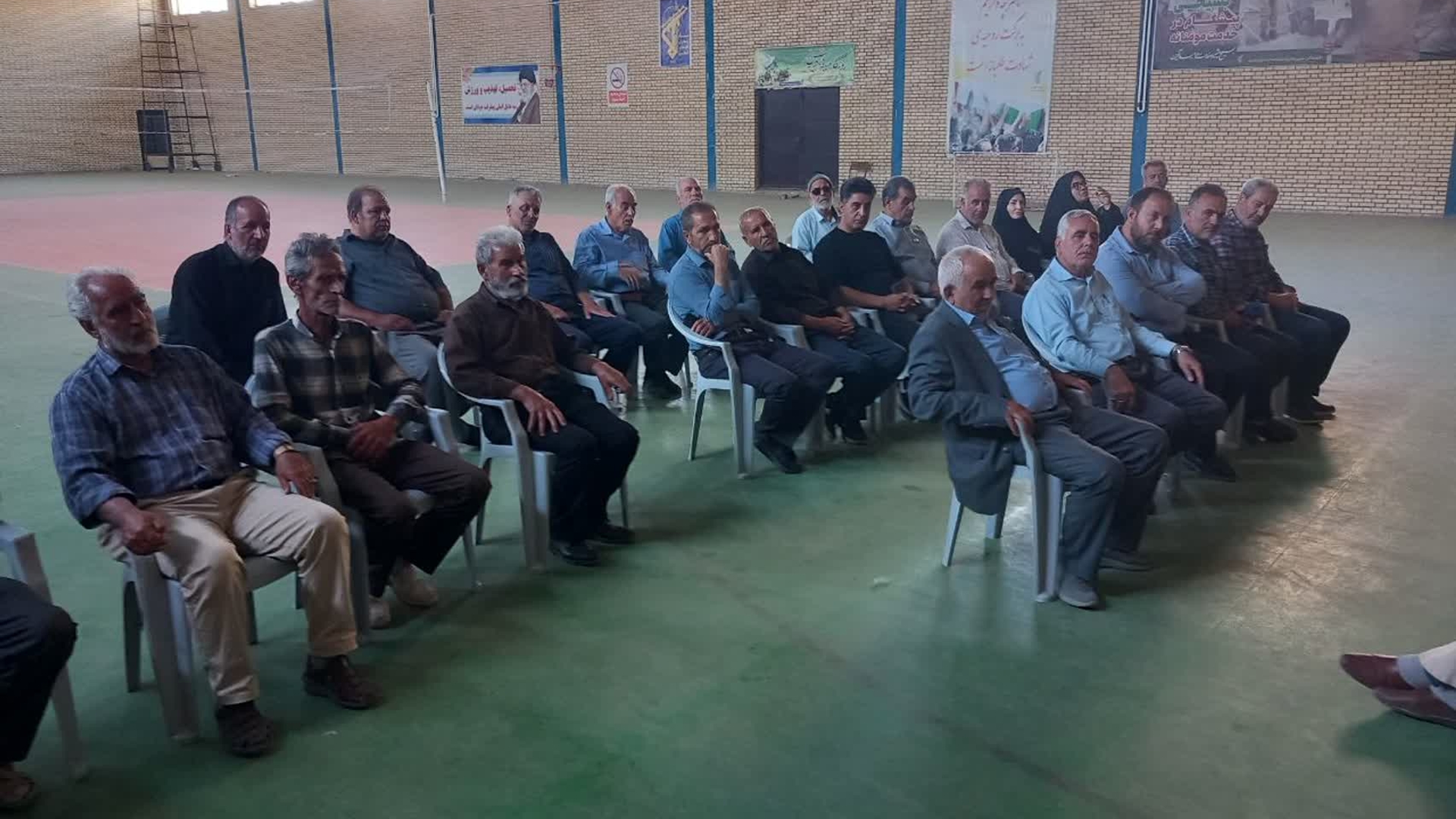 نشست بررسی مسیر دسترسی روستاهای مجتمع بخش زاویه با حضور مسئولان شهرستانی برگزار شد