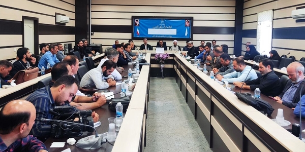 برگزاری همایش دهیاران شهرستان خنداب با حضور مسئولان استانی و شهرستانی