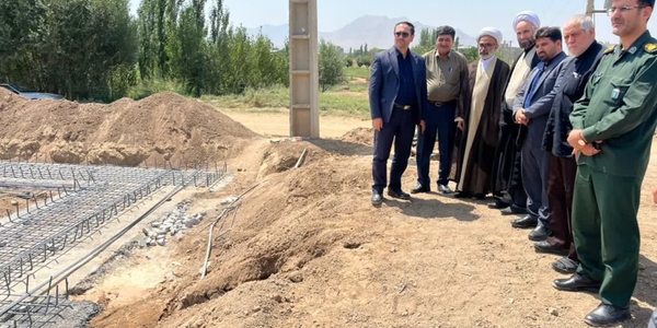 🔘 بازدید فرماندار و جمعی از مسئولین شهرستان خنداب از روند احداث سالن ورزشی روستای استوه