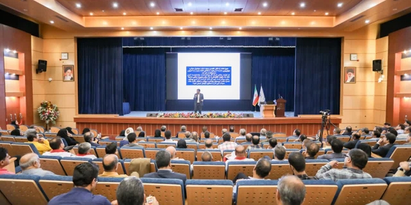 🔹به همت استانداری مرکزی و اتاق بازرگانی، صنایع، معادن و کشاورزی استان و با هدف آشنایی مدیران با مفاهیم نوین تحول دیجیتال و بهره‌گیری از فناوری‌های روز در مسیر توسعه کسب‌وکار، سمینار آموزشی تحول دیجیتال با حضور مدیران دستگاه‌های اجرایی استان و فعالان اقتصادی در سالن پیامبر اعظم استانداری مرکزی برگزار شد.


🔹 در این جلسه علیرضا ملک جانی سرپرست دفتر مدیریت عملکرد،بازرسی،امورحقوقی و ارتباطات مردمی استانداری مرکزی حضور داشت.

🗓 یکشنبه ۲۶ مرداد