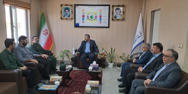 دیدار فرمانده ناحیه مقاومت بسیج شهرستان با فرماندار به مناسبت هفته دولت