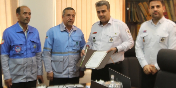سرپرست اداره کل مدیریت بحران استان، امروز ۲۶ شهریورماه، همزمان با روز ملی اورژانس و فوریت‌های پزشکی،  با حضور در مرکز اورژانس و تعدادی از پایگاه‌های اورژانس، از نزدیک با کارکنان خدوم این عرصه دیدار و گفت‌وگو کرد.

وی در این بازدید، ضمن تبریک روز ملی اورژانس و فوریت‌های پزشکی، از تلاش‌ها، ایثارگری‌ها و زحمات شبانه‌روزی کارکنان این حوزه  قدردانی کرد .
چهارشنبه 26 شهریور1404