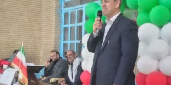 دانش‌آموزان آموزشگاه بعثت شهر پرندک سال تحصیلی جدید را آغاز کردند