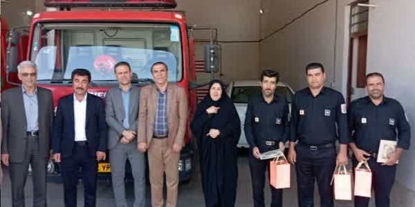 تقدیر فرماندار زرندیه از آتش‌نشانان شهرداری زاویه و شهرک صنعتی زاویه