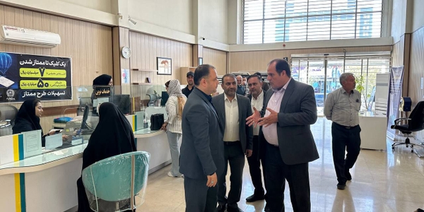 بازدید سرزده فرماندار از بانک تجارت شعبه مرکزی