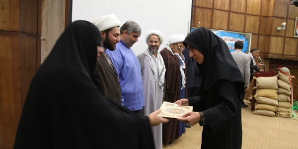 آیین تکریم و تقدیر از موکب داران استان مرکزی 
همزمان با هفته دفاع مقدس در صبح روز یکشنبه ۶مهرماه در سازمان جهاد کشاورزی استان باحضور محمودی مسئول اربعین ستاد توسعه وبازسازی عتبات عالیات کشور،غلامی رئیس ستاد توسعه وبازسازی عتبات عالیات استان،حجت الاسلام عبداللهی امام جمعه موقت اراک،میرزایی معاون استاندار مرکزی، مفتح زاده مدیرکل امور بانوان استان، مسئولان استانی و کشوری ستاد توسعه و بازسازی عتبات  عالیات وموکبداران استان برگزار شد .