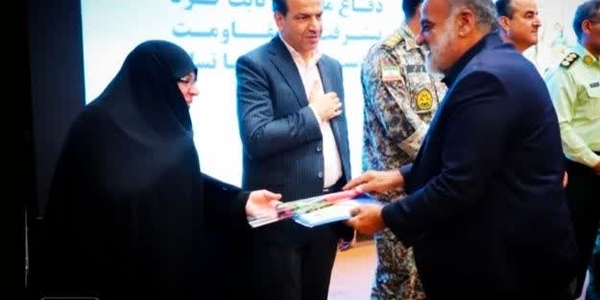حضورمفتح زاده مدیرکل اموربانوان درآیین تجلیل از پیشکسوتان و فعالان عرصه جهاد و مقاومت در استان مرکزی

به مناسبت چهل و پنجمین سالگردهفته دفاع مقدس و همزمان با سراسر کشور ششمین آئین تجلیل و تکریم پیشکسوتان جهاد و مقاومت استان مرکزی در کانون امام علی (ع) شهر اراک برگزار شد.

چهارشنبه ۹ مهرماه ۱۴۰۴