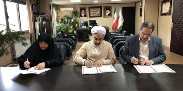 با حضور مفتح زاده مدیر کل امور زنان وخانواده استانداری ،رستمی مدیر کل فنی و حرفه ای  و حجت الاسلام واحدی مدیر کل اوقاف و امور خیریه  استان تفاهم نامه سه جانبه ای با موضوع "طرح کارآفرینی شمیم خدمت " امضا شد .
🇮🇷تفاهم نامه مذکور با هدف ۱_افزایش مهارتهای شغلی افراد جامعه هدف از جمله خانواده ها با اولویت بانوان و جوانان استان از طریق هم افزایی و استفاده متقابل از ظرفیت‌های مهارتی، علمی ،زيرساختی،اجرایی واعتباری طرفین 
۲_ آموزش در محیط کار واقعی 
۳_ همکاری و هماهنگی پراخت تسهیلات از محل صندوق وقف ماندگار در ایجاد اشتغال و خرید ابزار و...منعقد شد .

دوشنبه ۱۴ مهر ۱۴۰۴