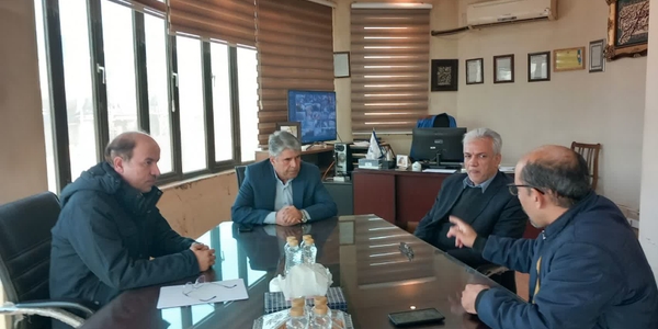 فرماندار زرندیه از شرکت لیکا و محل احداث نیروگاه خورشیدی بازدید کرد