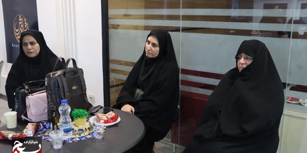 تسنیم از اراک، پروین مفتح‌زاده، مدیر دفتر امور زنان و خانواده استانداری مرکزی، پیش از ظهر امروز در نخستین رویداد رسانه‌ای بانوان «طنین رسالت» با اشاره به نقش زنان در جبهه مقاومت و تحولات فرهنگی جامعه، گفت: امروز نورانیت و اخلاص نسل جوان، به‌ویژه جوانان جبهه مقاومت، به‌فرموده مقام معظم رهبری، نه‌تنها کمتر از جوانان دوران دفاع مقدس نیست، بلکه در بسیاری موارد بیشتر است. ما در دوران دفاع مقدس شاهد حضور بانوانی بودیم که با نیت خالص در پشت جبهه باقی ماندند و نقش‌آفرینی کردند