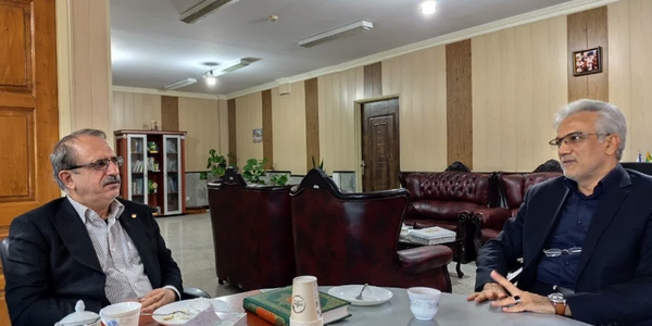 قدردانی جمعیت هلال‌احمر استان مرکزی از فرماندار زرندیه با اهدای لوح سپاس