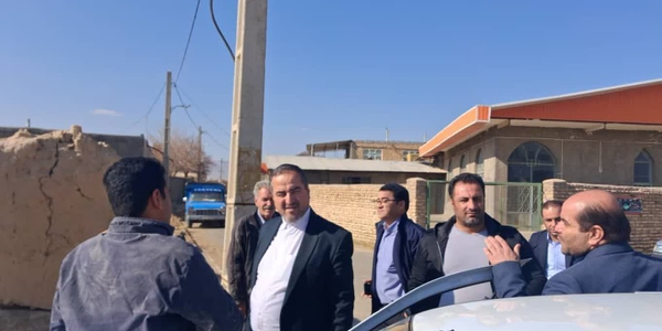 حضور فرماندار و جمعی از مسئولان در روستای دهلق