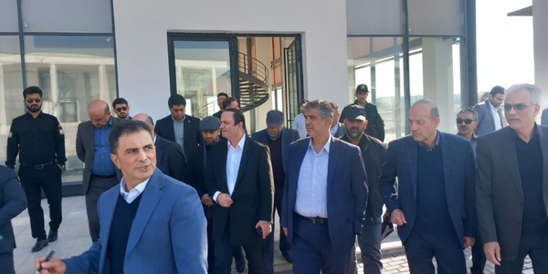 معاون وزیر اقتصاد و استاندار مرکزی وضعیت پیشرفت آیلند زرندیه را بررسی کردند